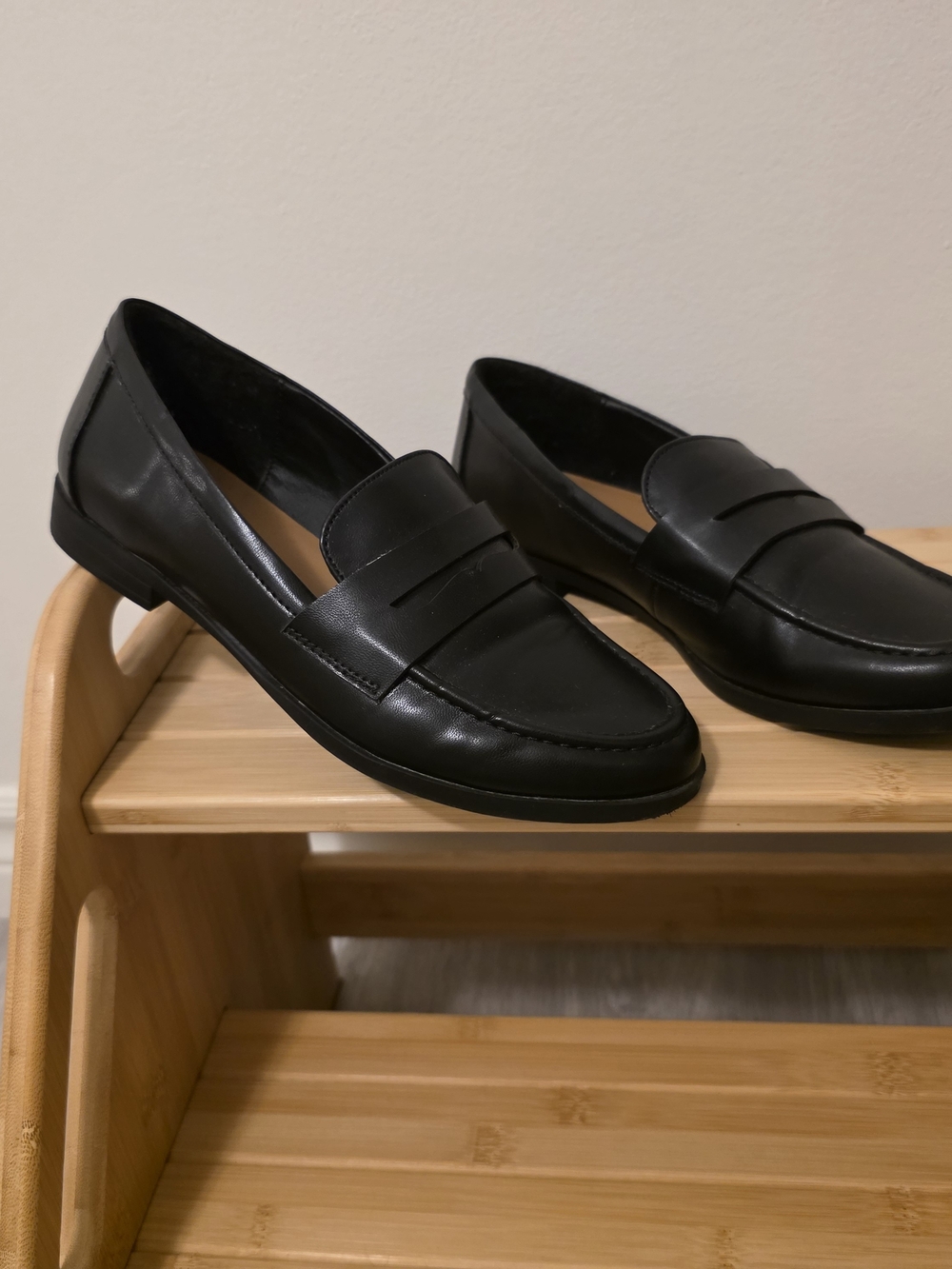 UNIONBAY Gracious Penny Loafer in black faux leather, Size 6